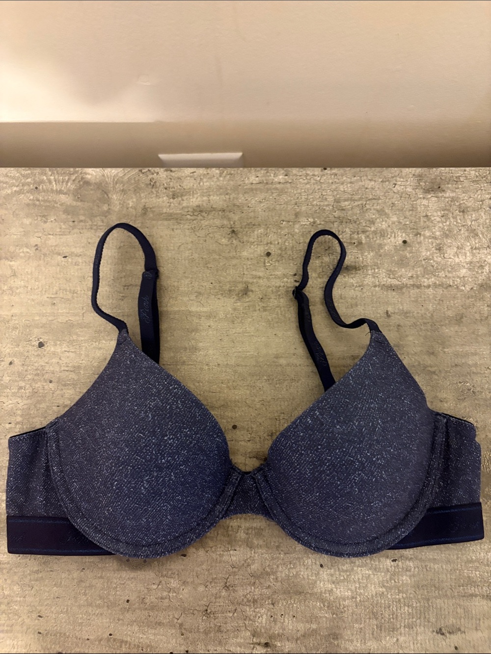 Never Worn Pink Victoria’s Secret T-Shirt Underwire Bra
